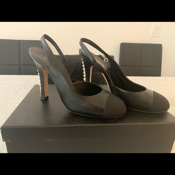 (Pending)Chanel  Black Pearl Heel Slings - Picture 3 of 8